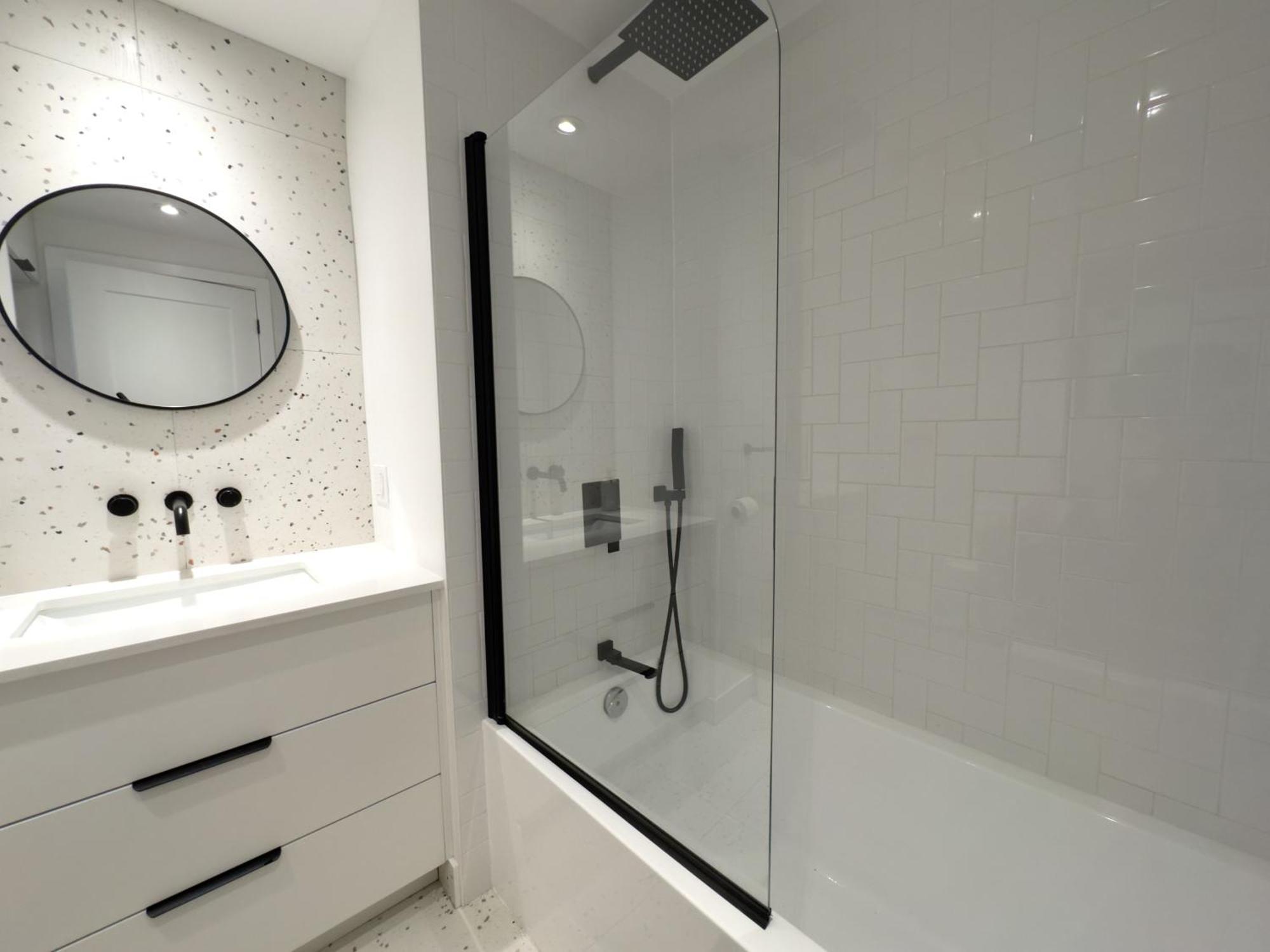 Beautiful 2 Bedr Haven 2mins From Metro Apartamento Montreal